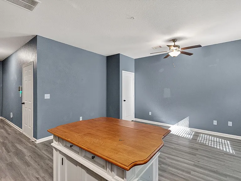 1110 Highwood Ln — Photo 4