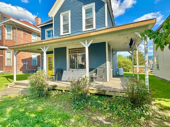 327 E Hawthorne St, Covington, VA 24426