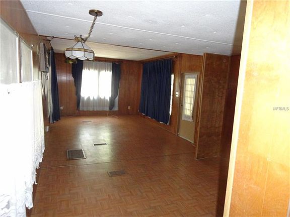 5th image of 202 W Lady Lake Blvd