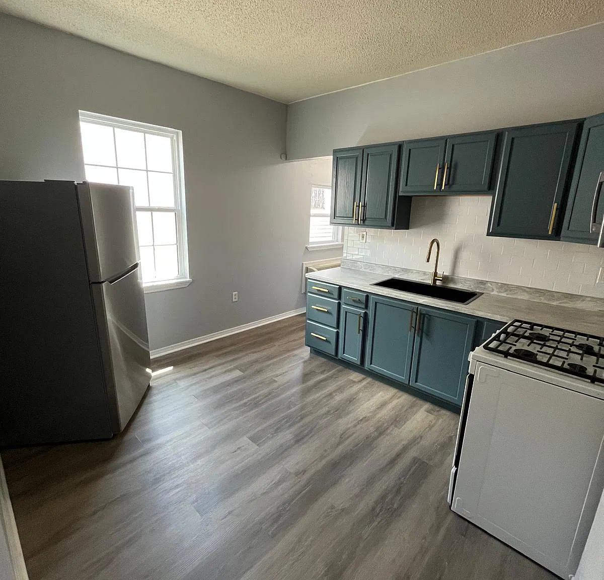 515 Leboeuf St — Photo 4