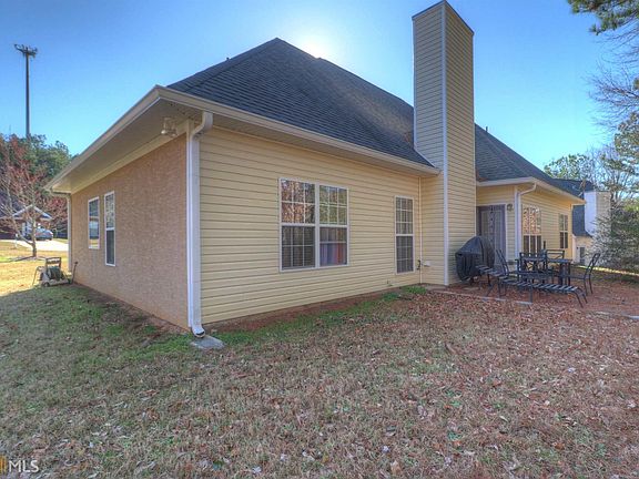 3rd image of 236 Yardsley Dr