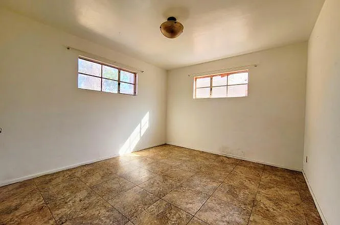 8245 N 31st Ave — Photo 2