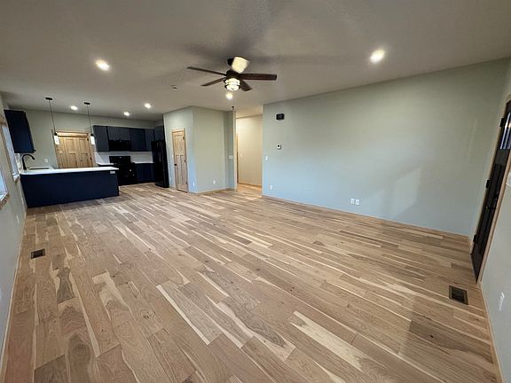 5th image of 802 S Belmont