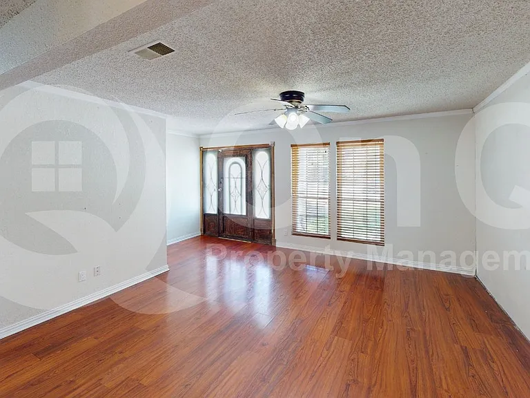 2501 Yucca Ave — Photo 4
