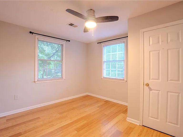 1053 Vista Trl NE — Photo 21