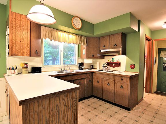 4th image of 321 Lesada Ave