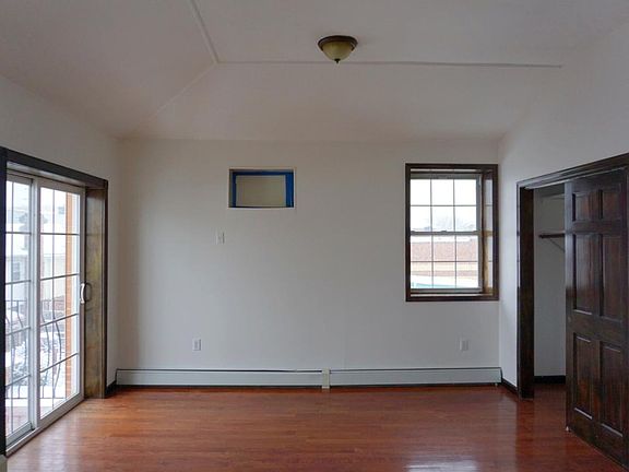 Room 1 (Master Bedroom)
