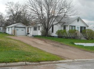 320 N. Pine St, Gordon, NE 69343