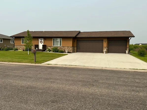 822 9th Ave SW, Perham, MN 56573