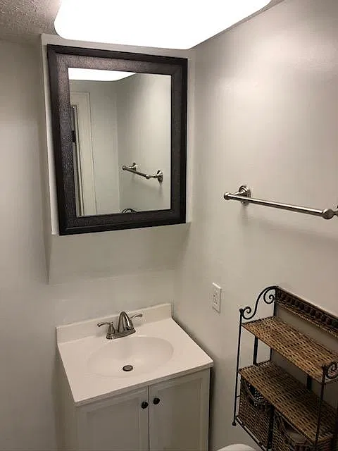 2 bed, 1000 sqft, $2,900 — Photo 2