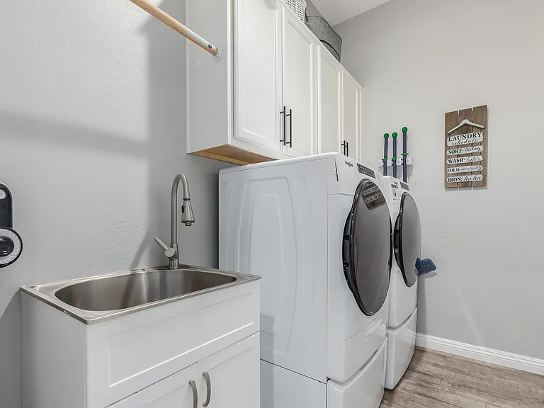 1140 W Whistling Thorn Ave — Photo 14