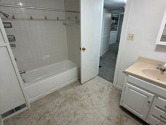 5th image of 1100 Lincoln Ave NW #1