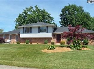 16525 N Red Rock Dr, Strongsville, OH