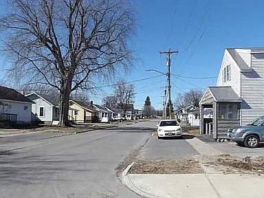 5 bed, 984 sqft, $1,000 — Photo 3