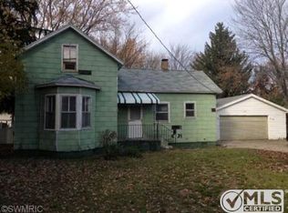 886 E Sternberg Rd, Norton Shores, MI 49441