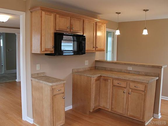 3rd image of 2040 Como Park Blvd