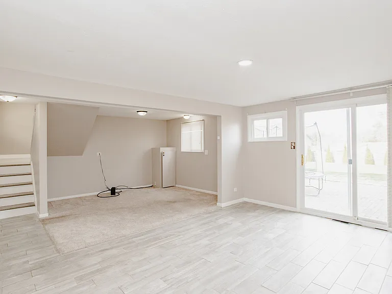 720 Durham Ln — Photo 17