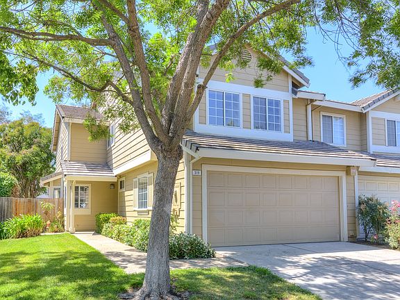 3rd image of 319 Heron Dr