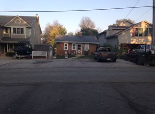 W188S7650 Oak Grove Dr, Muskego, WI 53150