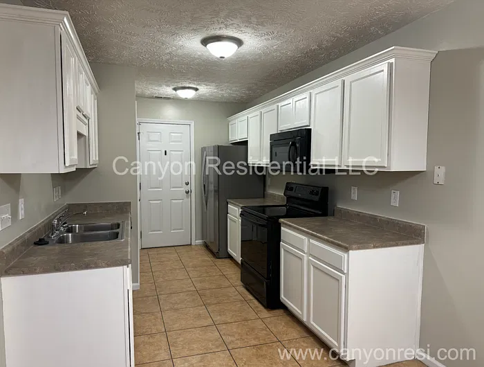 4 bed, 2.0 bath, 1579 sqft, $1,870 — Photo 3
