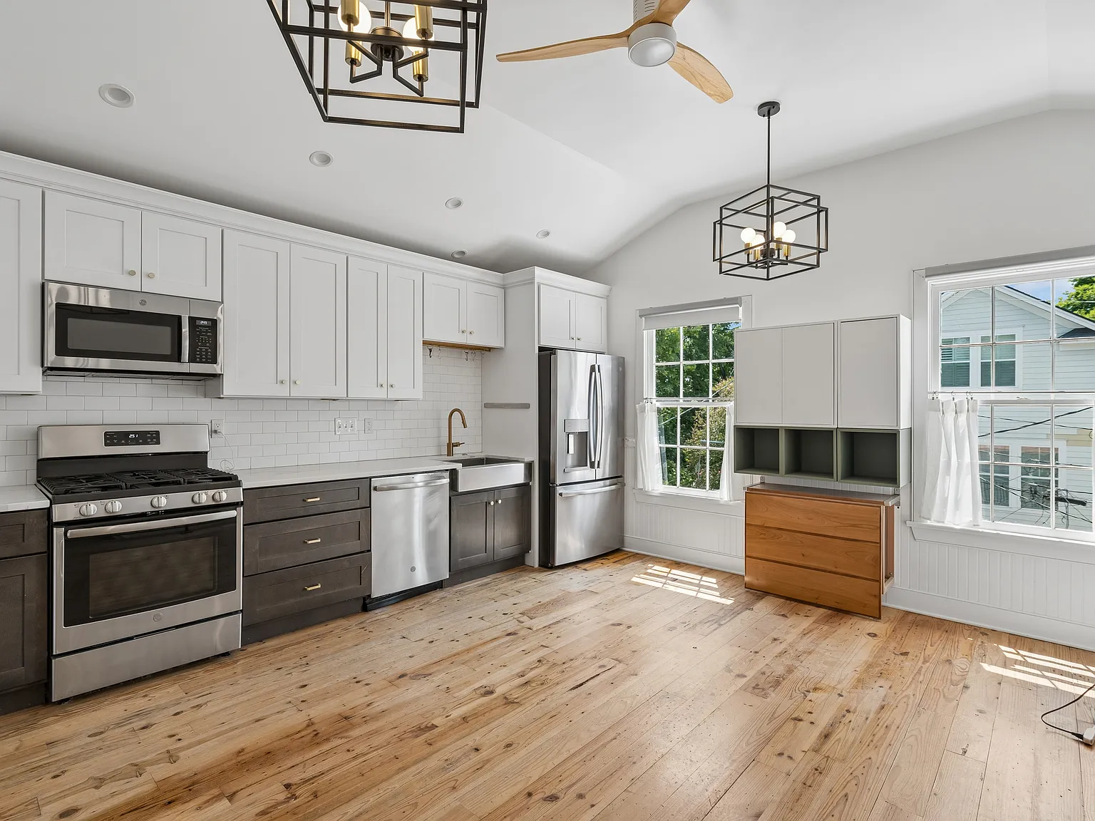 2 bed, 785 sqft, $2,900 — Photo 2