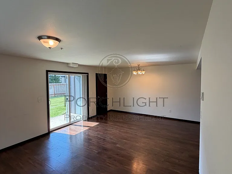 2040 Andress Ln — Photo 5