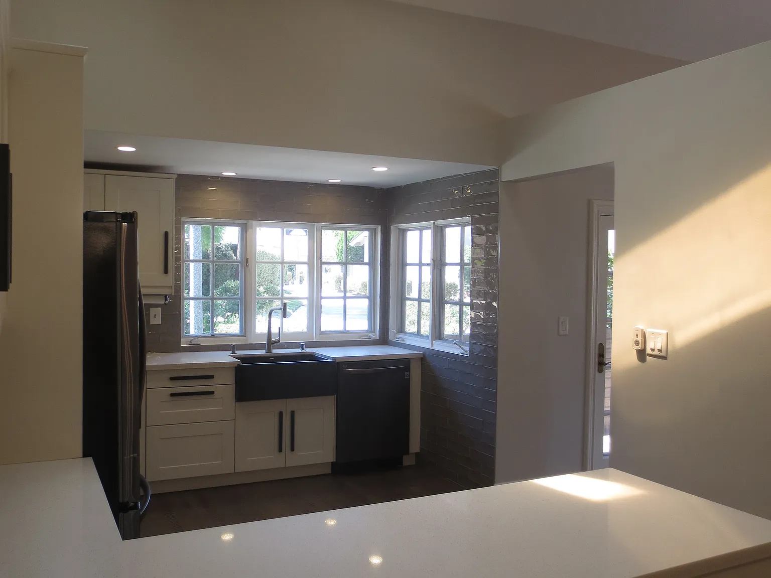 3 bed, 1425 sqft, $5,825 — Photo 3