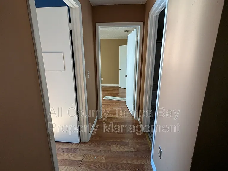 10914 Landon Ln — Photo 11