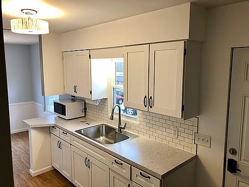 5th image of 2948 Coit Ave NE