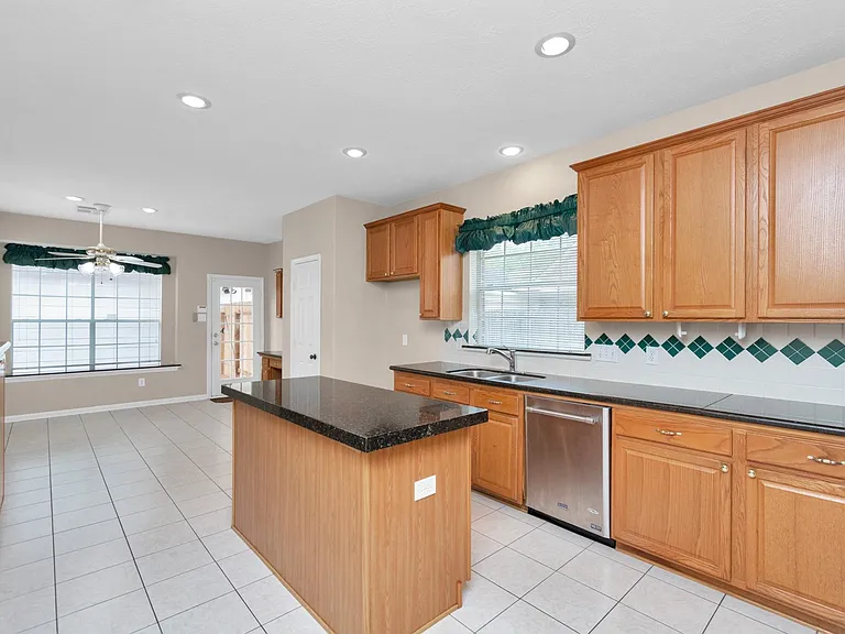 1915 Crescent Oak Dr — Photo 20