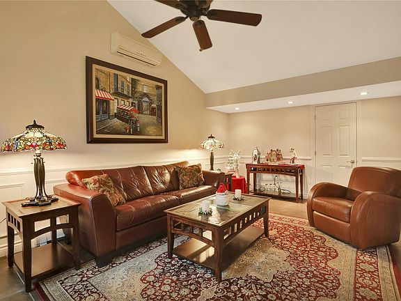 4th image of 16 Branch Ln