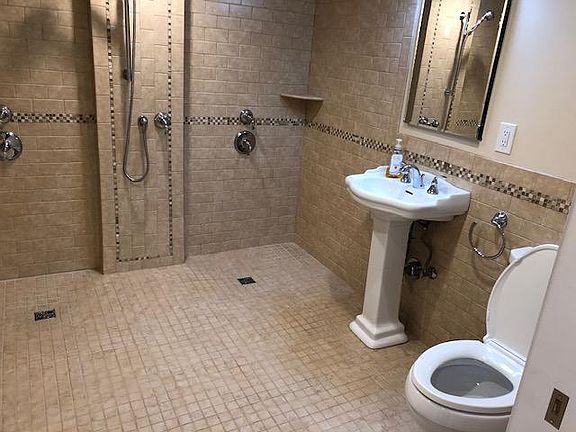 5th image of 108 Blackford Ave #2