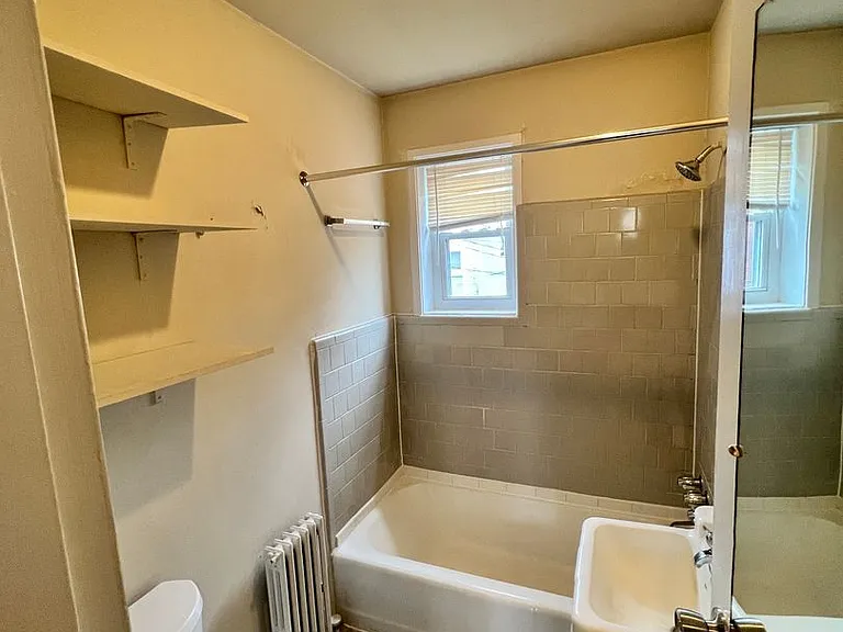 2623 Kensington Ave — Photo 9