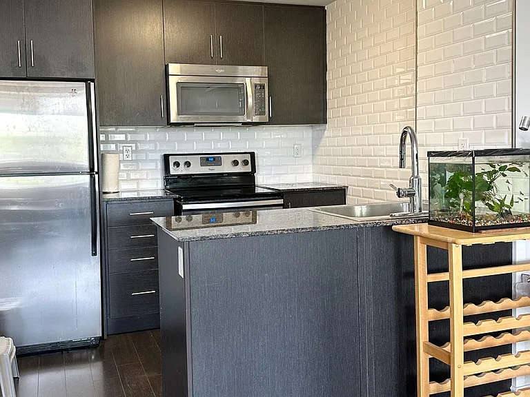 10 Carnation Ave #7 — Photo 5