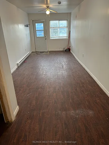89 King St E Photo 1