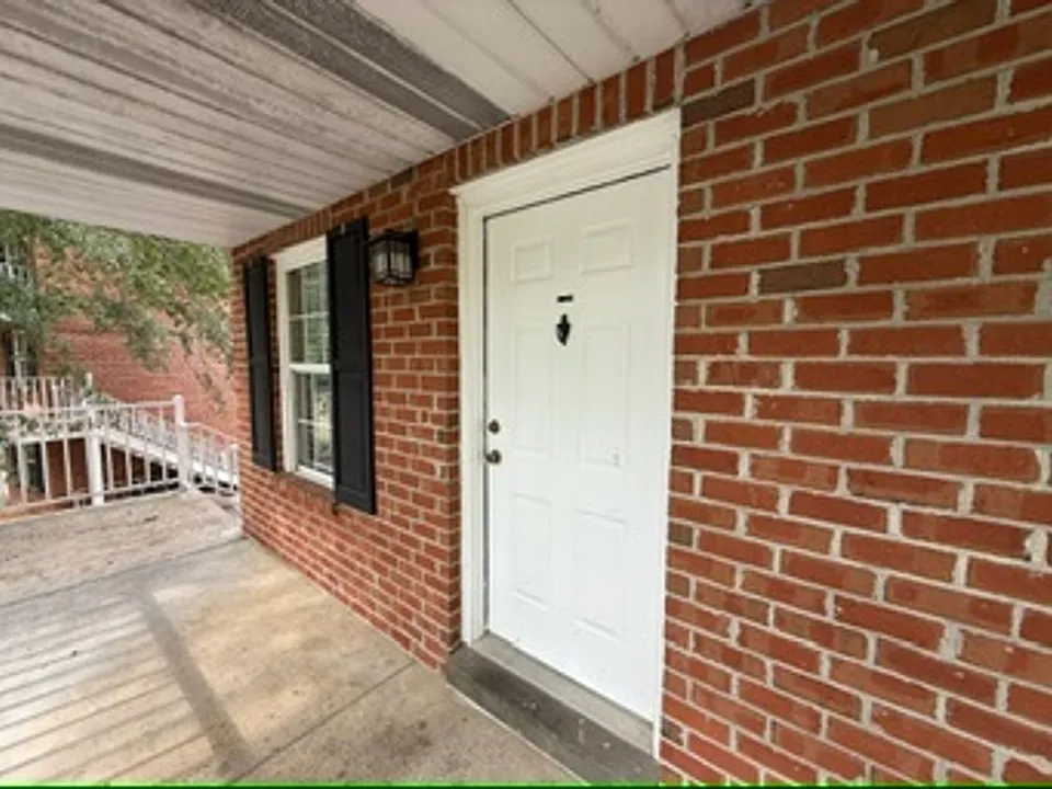 154 E University Dr #201