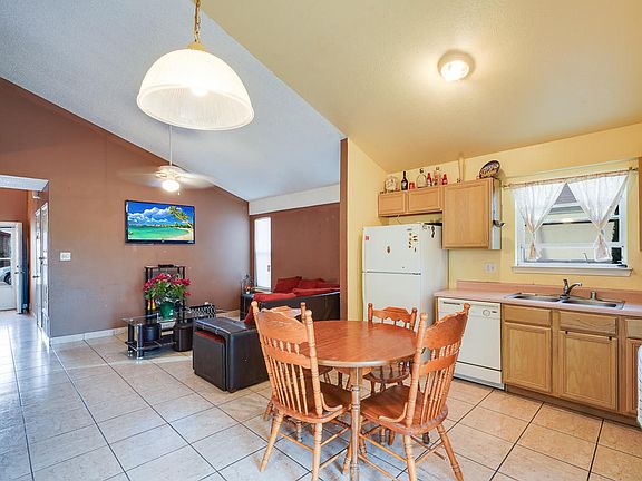 5th image of 14424 Schoenfelder Ln