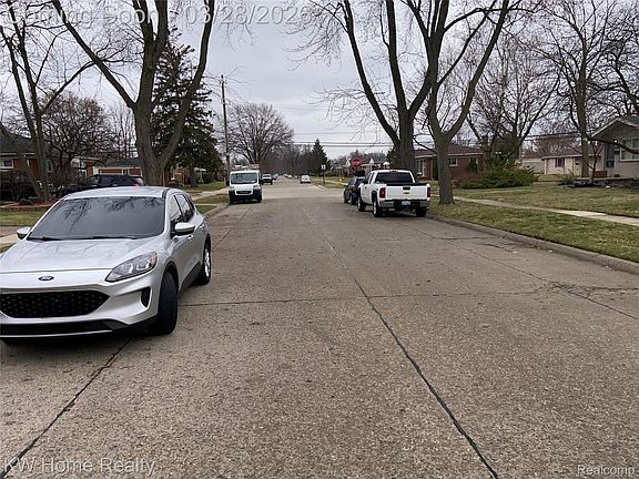 4th image of 24834 Marine Ave