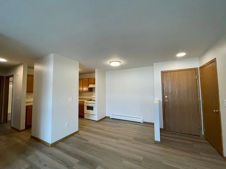 125 S Platten St — Photo 3