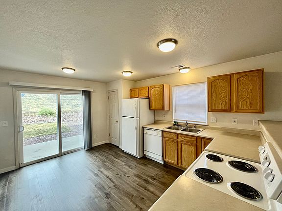 3rd image of 1266-1268 Nichols Blvd