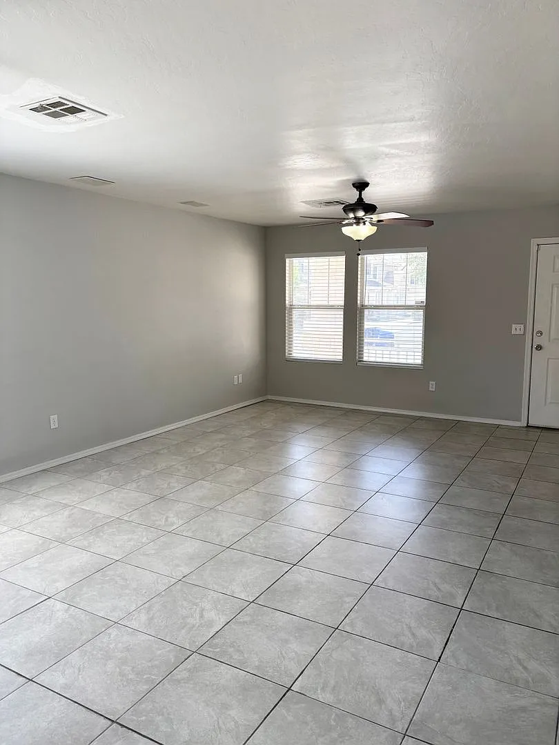 **Perfect 3 Bedroom/2 Bathroom Home In Gated Community In Mesa (Ellsworth & Baseline)** — Photo 4
