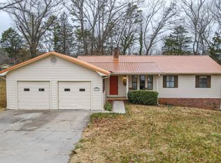 1330 Ridgeway Cir, Athens, TN 37303