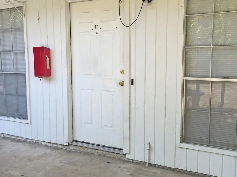 203 E Bowie St #11 — Photo 9