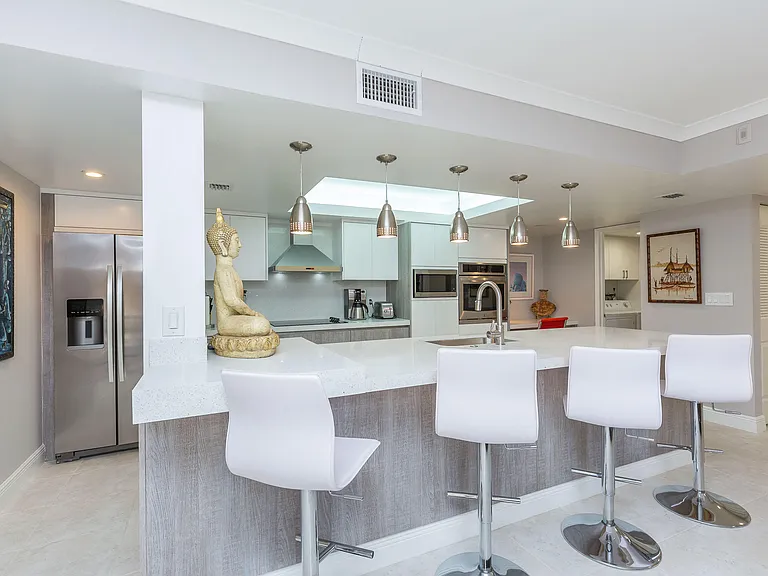 2455 Lindell Blvd #3304 — Photo 4