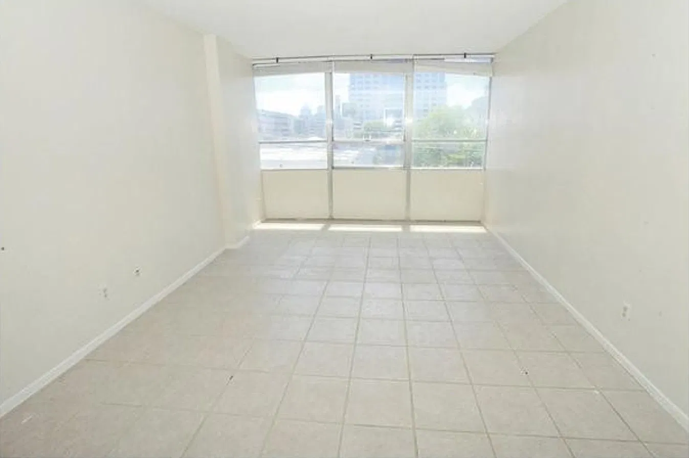K629 - Greenwood Towers #204 — Photo 3