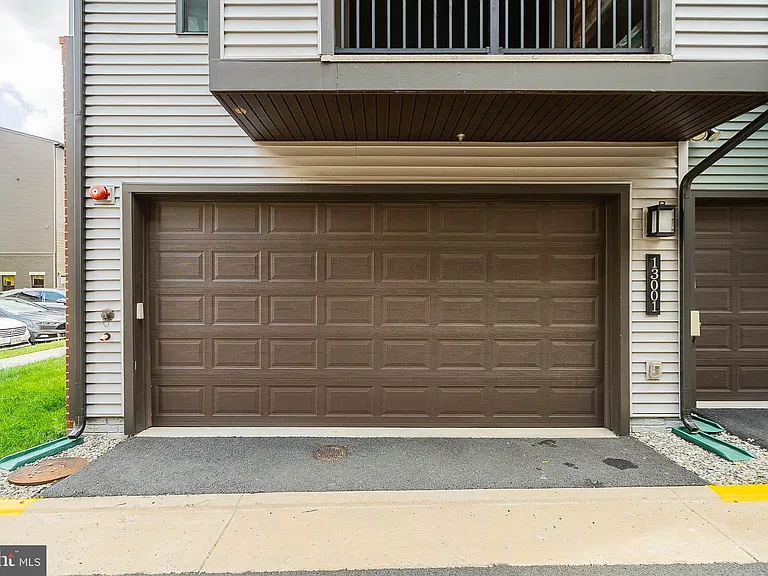 13001 Hattontown Sq — Photo 48