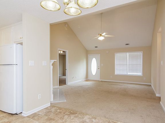 4th image of 1136 Larkspur Dr