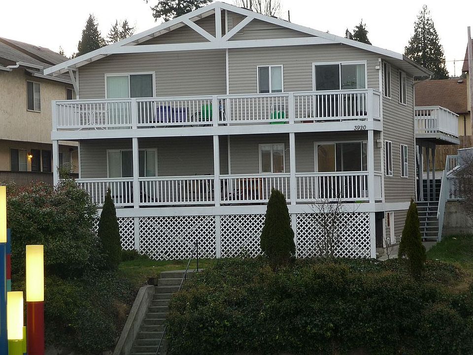 B on bottom, D on top, parking on Rucker Ave