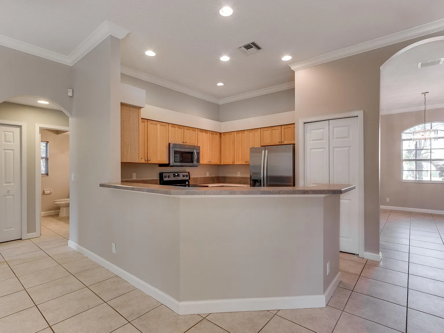 4 bed, 2.0 bath, 2178 sqft, $3,450 — Photo 4