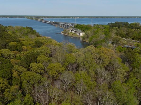 115 Ballard Ln, Santee, SC 29142